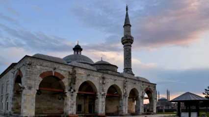 Unde și cum să mergi la Moscheea Muradiye? O capodoperă care poartă urmele artei plăcilor turcești
