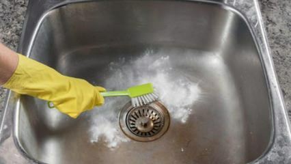 Cum se curăță o chiuvetă din oțel inoxidabil? 