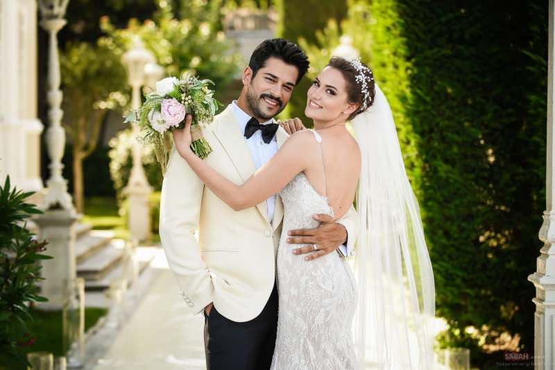 Burak Özçivit și Fahriye Evcen s-au căsătorit în 2017