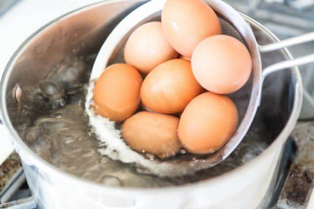 Cum să ascunzi ouăle fierte