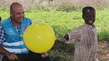 Uimirea copiilor care au văzut pentru prima dată baloane