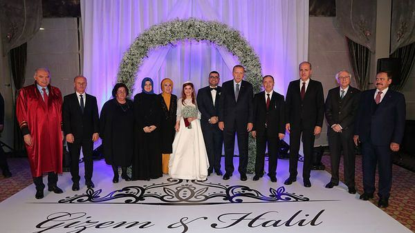 Președintele Erdogan a fost martor la două nunți în aceeași zi
