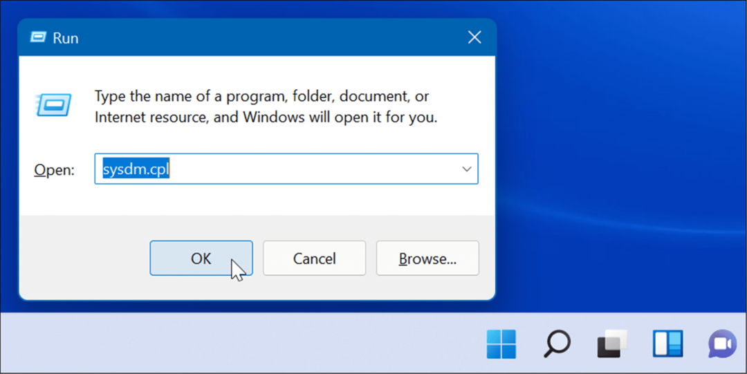 Rulați sysdm-cpl fix bara de activități Windows afișată pe ecran complet