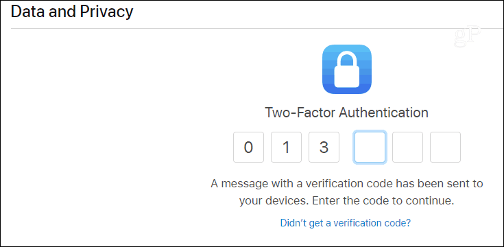 Conectați-vă la portalul de confidențialitate Apple