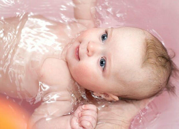 Cum să faci baie pentru bebeluși?