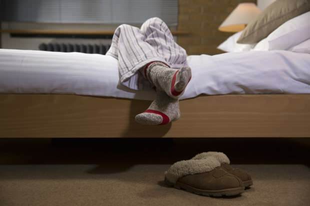sindromul picioarelor neliniștite provoacă tulburări de somn cu dureri severe