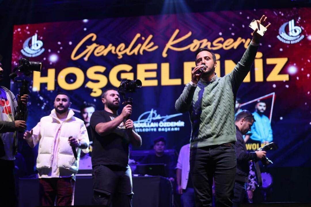 Mustafa Ceceli a suflat ca vântul la Concertul Tineretului din Bağcılar!