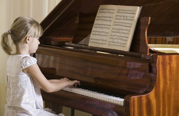 La ce vârste copiii pot cânta instrumente muzicale?