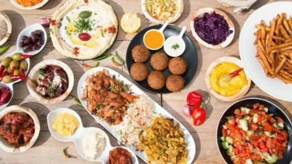 Care sunt alimentele care păstrează plin pentru a facilita postul? Moduri de a preveni creșterea în greutate la iftar