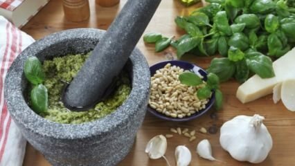 Cum se prepară sosul pesto?