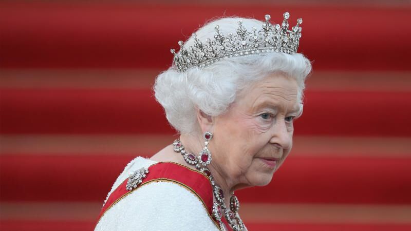 Regina Elisabeta, în vârstă de 93 de ani, a părăsit palatul de frica virusului corona!