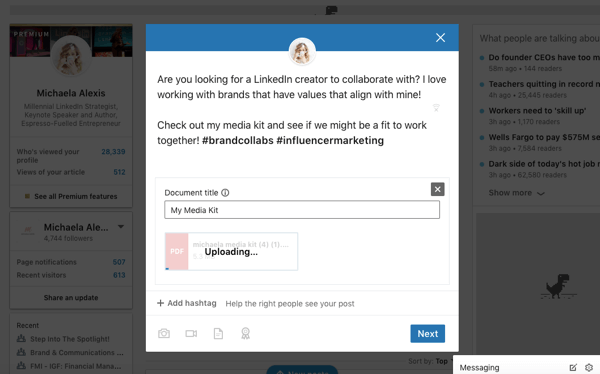 Trimiteți postarea de documente LinkedIn, încărcați documentul în pasul 2 al postării organice, adăugați titlul documentului, textul și hashtagurile
