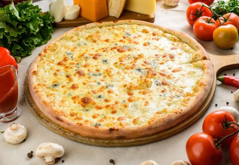 Cum se face o pizza cu patru brânzeturi? Cea mai ușoară fabricare de pizza cu patru brânzeturi!