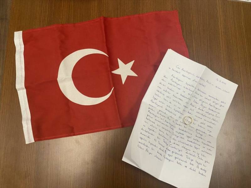 Cuplul de profesori a trimis un inel de logodnă pentru a sprijini Azerbaidjanul