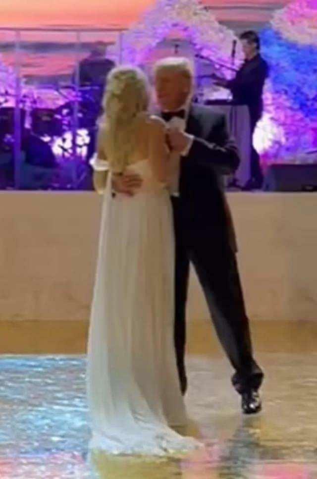 Tiffany a dansat cu tatăl ei