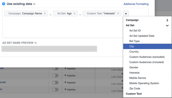 Adăugați câmpuri pentru a configura convenția de numire a anunțurilor Facebook.