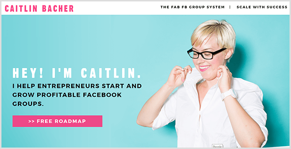 Site-ul web al lui Caitlin Bacher are un fundal verde, cu o fotografie a lui Caitlin care își ridică gulerul cămășii. Textul negru spune Hei, eu sunt Caitlin și îi ajut pe antreprenori să înceapă și să crească grupuri de Facebook profitabile.