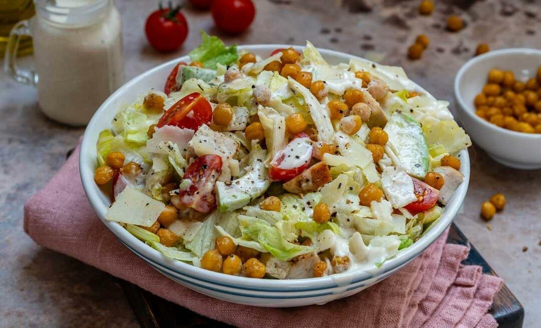 De unde vine salata Caesar (Caesar)? Cum se prepară cea mai ușoară salată Caesar?