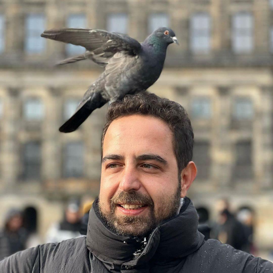 O pasăre a norocului a aterizat pe capul lui Gökhan Çınar! Când mergi în Europa...