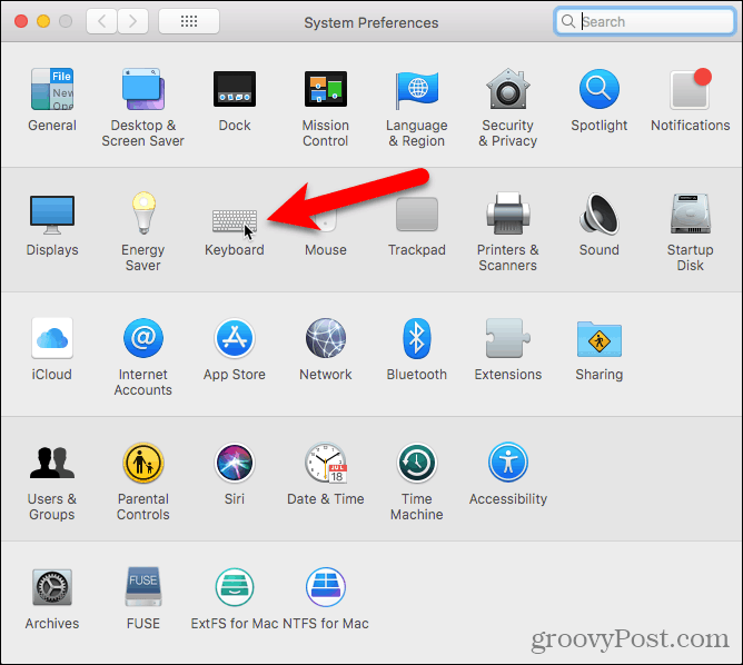 Faceți clic pe Tastatură în Preferințe sistem pe un Mac