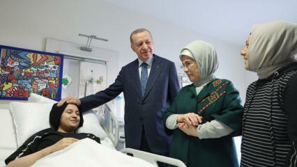 Președintele Erdogan și soția sa Emine Erdoğan s-au întâlnit cu copiii dezastrului