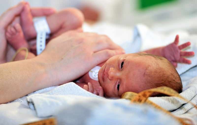 Câte zile rămân nou-născuții în incubator?