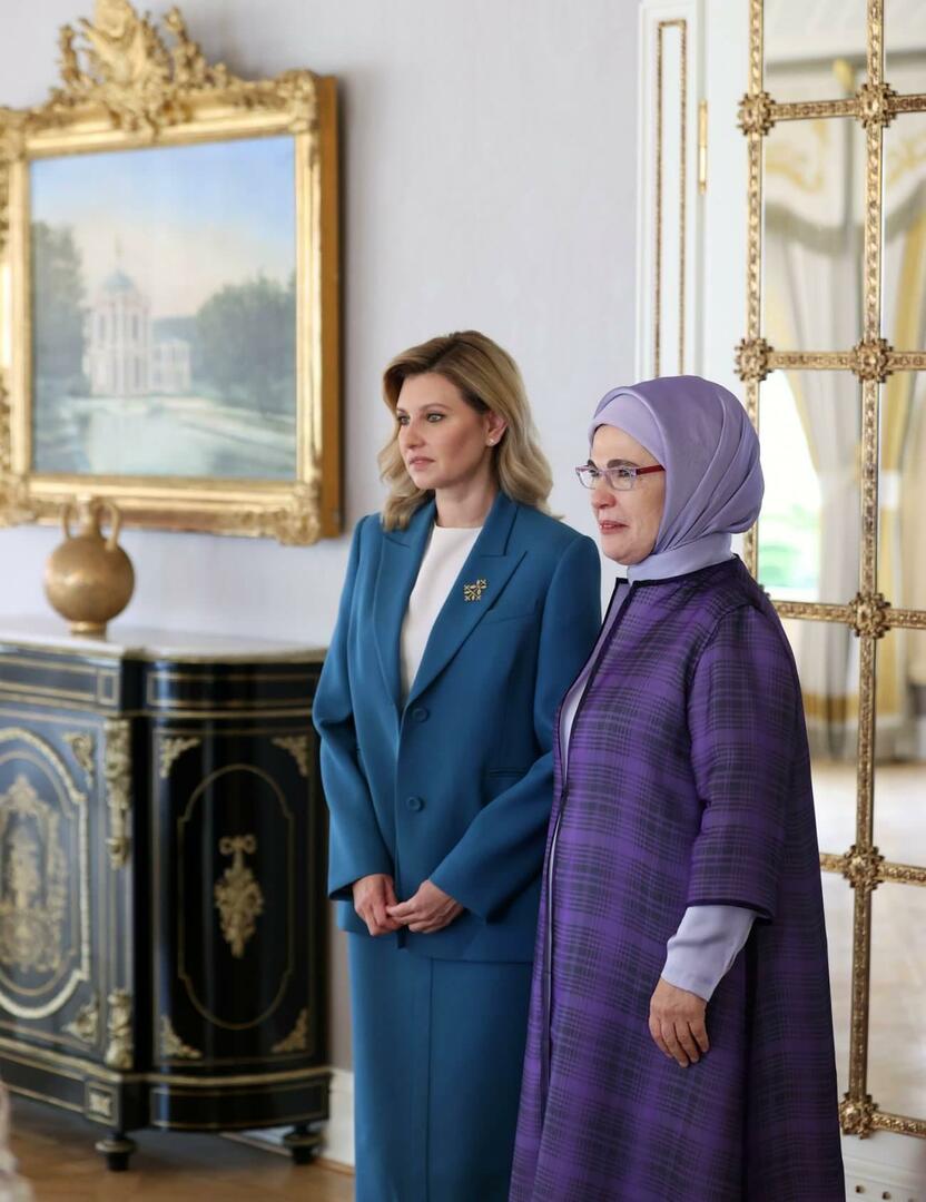 Emine Erdogan a găzduit-o pe Olena Zelenskaya, soția președintelui Ucrainei