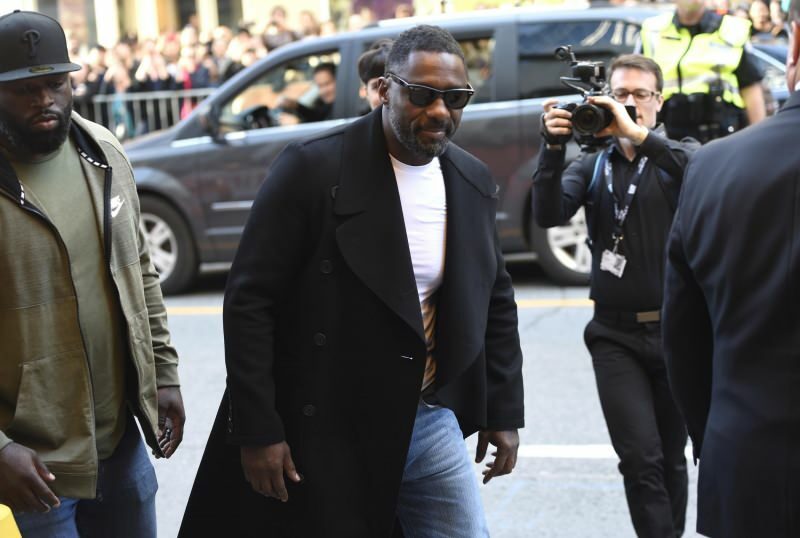 Testul coronavirus Idris Elba pozitiv