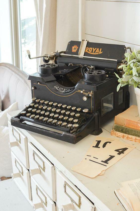 Utilizarea mașinii de scris în decorarea casei 