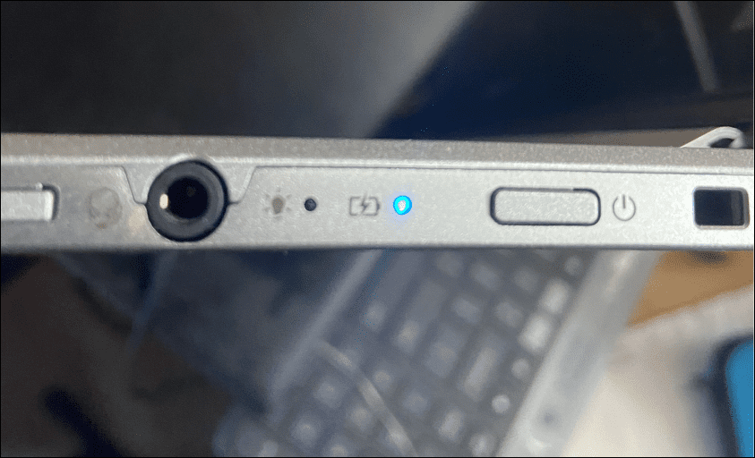 butonul de pornire lateral remediază ecranul negru al unui Chromebook