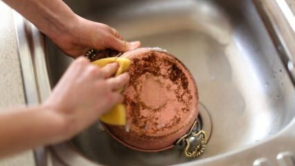 Cum curățați o tigaie ceramică?