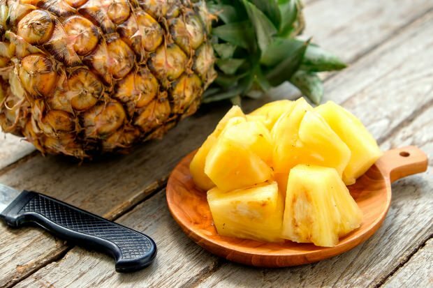 Care sunt avantajele sucului de ananas și ananas? Dacă bei un pahar obișnuit de suc de ananas?
