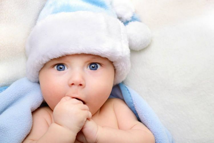 Ce ar trebui să se ia în considerare la cumpărarea hainelor pentru bebeluși?