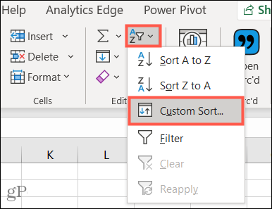Alegeți Sortare personalizată sub Sortare și filtrare
