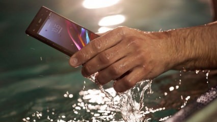 Ce trebuie făcut pe telefon căzând în apă?