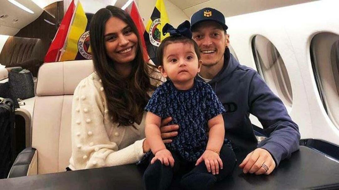 Amine Gülşe, Mesut Özil și fiica lor Eda