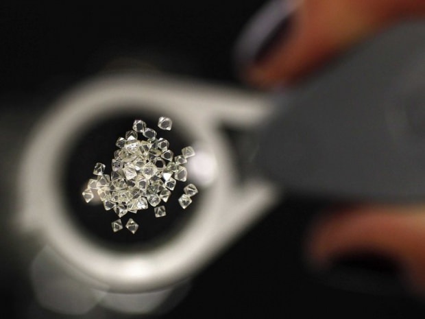 Cum să înțelegeți diamante false?