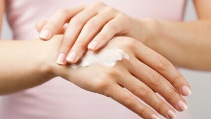 Crema hidratanta naturala pentru uscarea mainilor