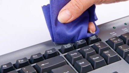 Metode de curățare a tastaturii și mouse-ului