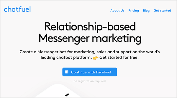 Aceasta este o captură de ecran a site-ului Chatfuel. În stânga sus, cuvântul „Chatfuel” apare în text albastru. În dreapta sus sunt următoarele opțiuni de navigare: Despre noi, Prețuri, Blog, Începeți. În centrul zonei principale a site-ului se află mai mult text. O rubrică largă spune „Marketing Messenger bazat pe relații”. Sub titlu se află următorul text: „Creați un bot Messenger pentru marketing, vânzări și asistență pe cea mai importantă platformă de chatbot din lume. Începeți gratuit ”. Sub acest text este un buton albastru cu sigla Facebook și un text albastru pe care scrie „Continuați cu Facebook”. Natasha Takahashi spune că Chatfuel este o platformă de construcție de bot care permite specialiștilor în marketing să creeze un bot fără să știe cum să codeze.