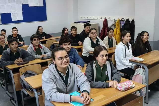 Învățământul a început în 8 districte din Malatya