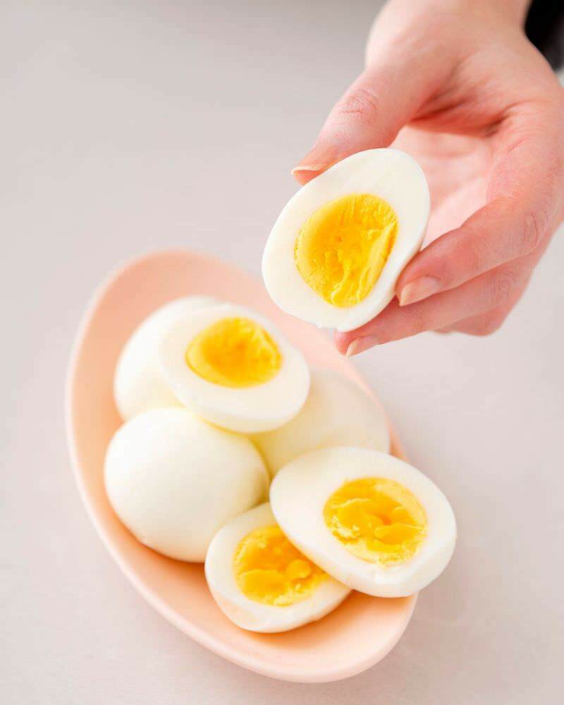 Când trebuie administrate ouă bebelușilor?