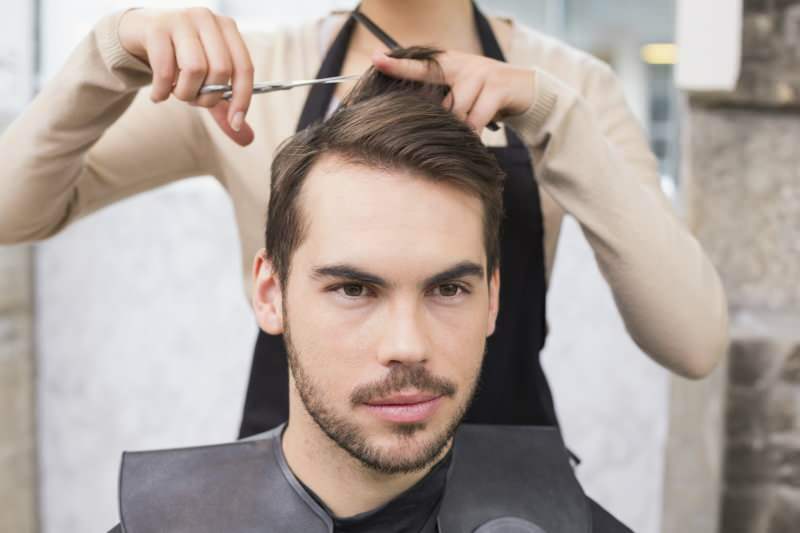 Cum se face cea mai ușoară bărbierită de păr? Cel mai simplu mod de a tăia părul bărbaților acasă