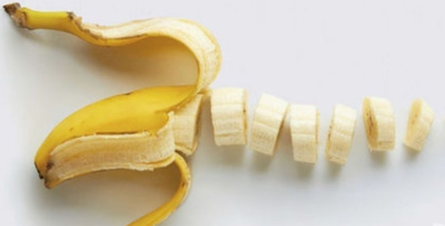 coaja de banane pe petele de piele