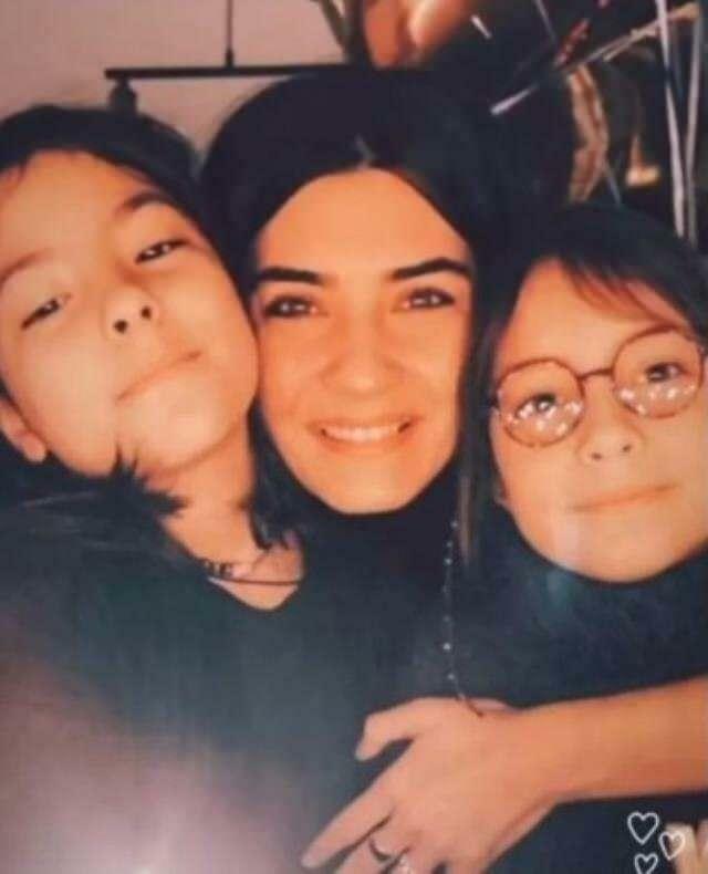Tuba Büyüküstün a distribuit o fotografie cu fiicele ei