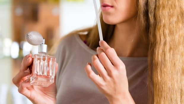 Cum să înțelegeți parfumul fals? Care sunt pagubele parfumurilor false?