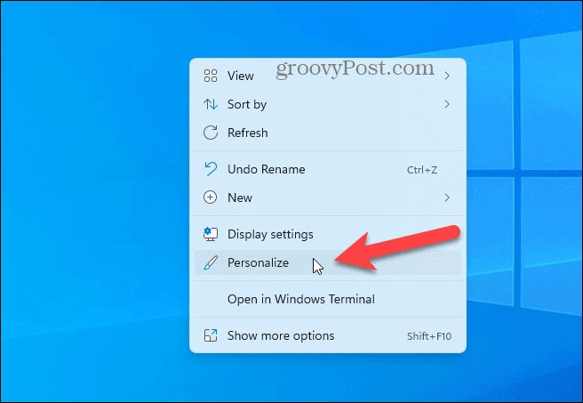Faceți clic dreapta pe desktop și selectați Personalizare