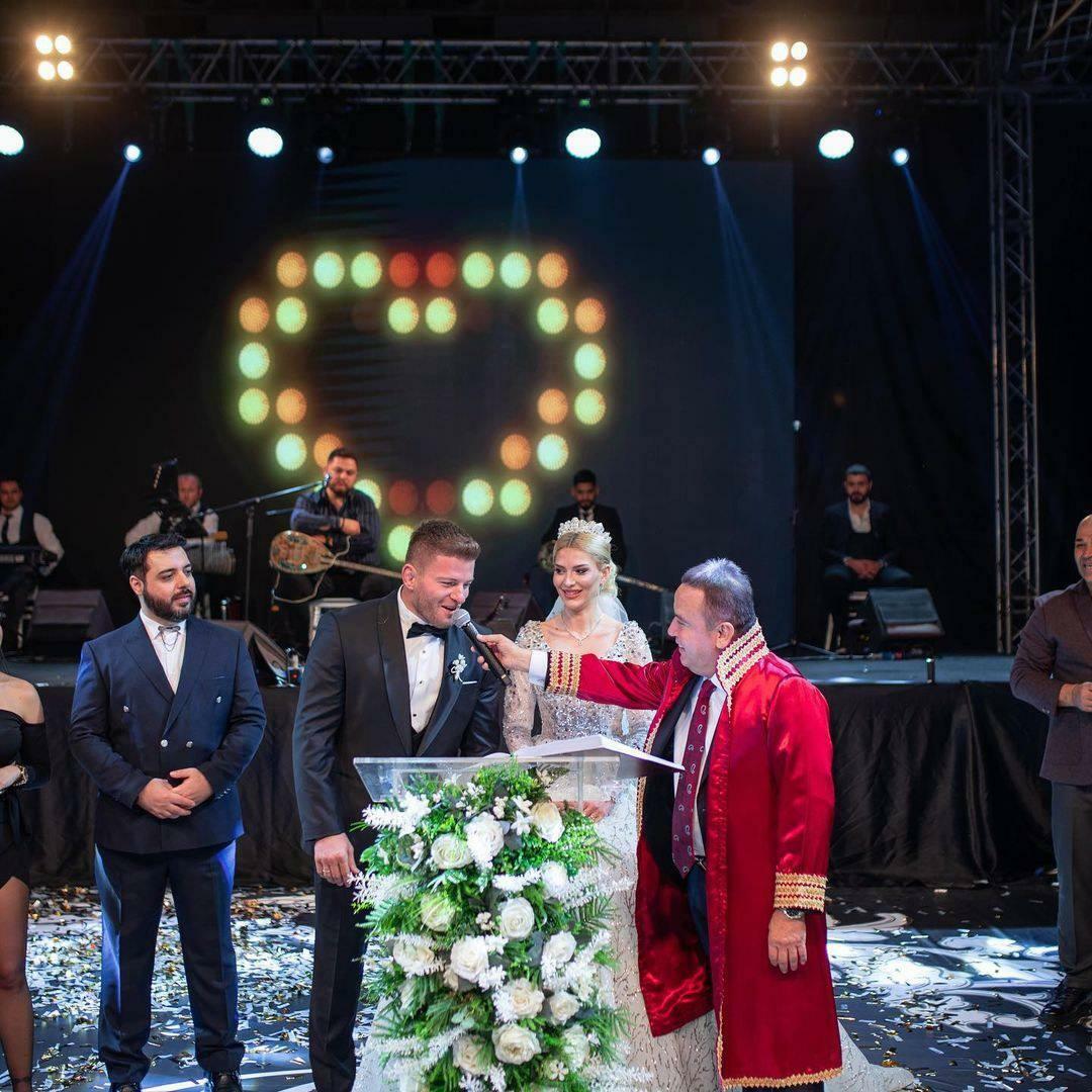 Nunta celebrului cuplu a fost făcută de primarul Municipiului Metropolitan Antalya.