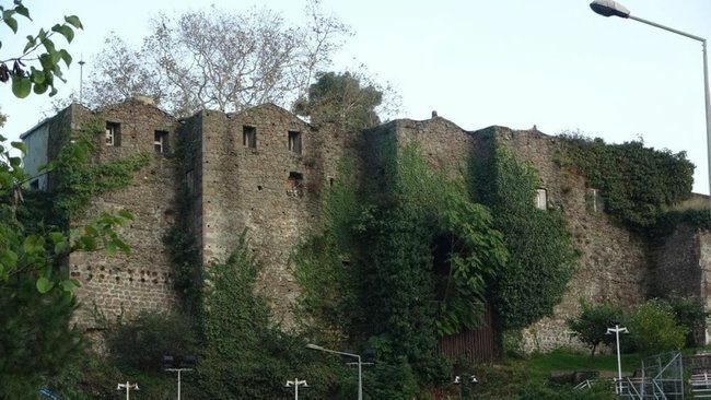Eveniment surprinzător în Balıkesir! El a moștenit un castel de la bunicul său care era guvernator în Trabzon