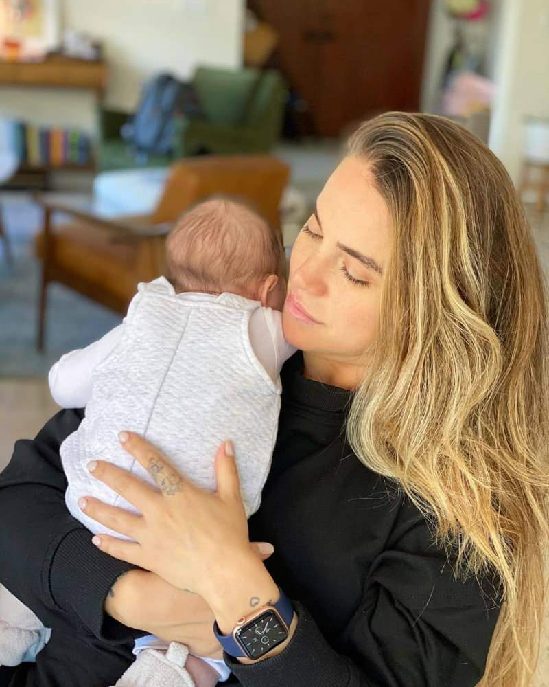 Schimbarea actriței Ceyda Ateș după ce și-a luat bebelușul în brațe!